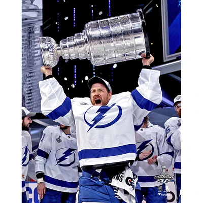 Photographie non signée de Curtis McElhinney, joueur du Lightning Tampa Bay, lors la cérémonie remise Coupe Stanley 2020