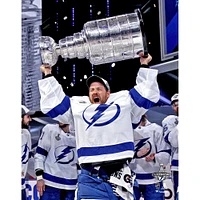 Photographie non signée de Curtis McElhinney, joueur du Lightning Tampa Bay, lors la cérémonie remise Coupe Stanley 2020