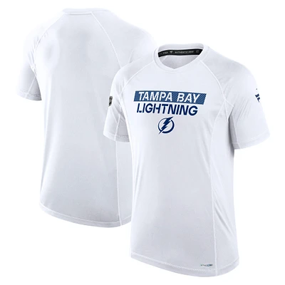 T-shirt technique authentique Pro Rink Tampa Bay Lightning Fanatics pour homme blanc