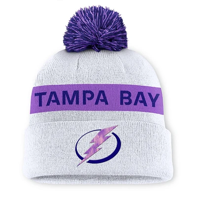 Bonnet en tricot à revers avec pompon pour homme Fanatics Tampa Bay Lightning Hockey Fights Cancer blanc