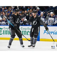 Photographie non signée de Steven Stamkos célébrant son 400e but dans la LNH avec le Lightning Tampa Bay