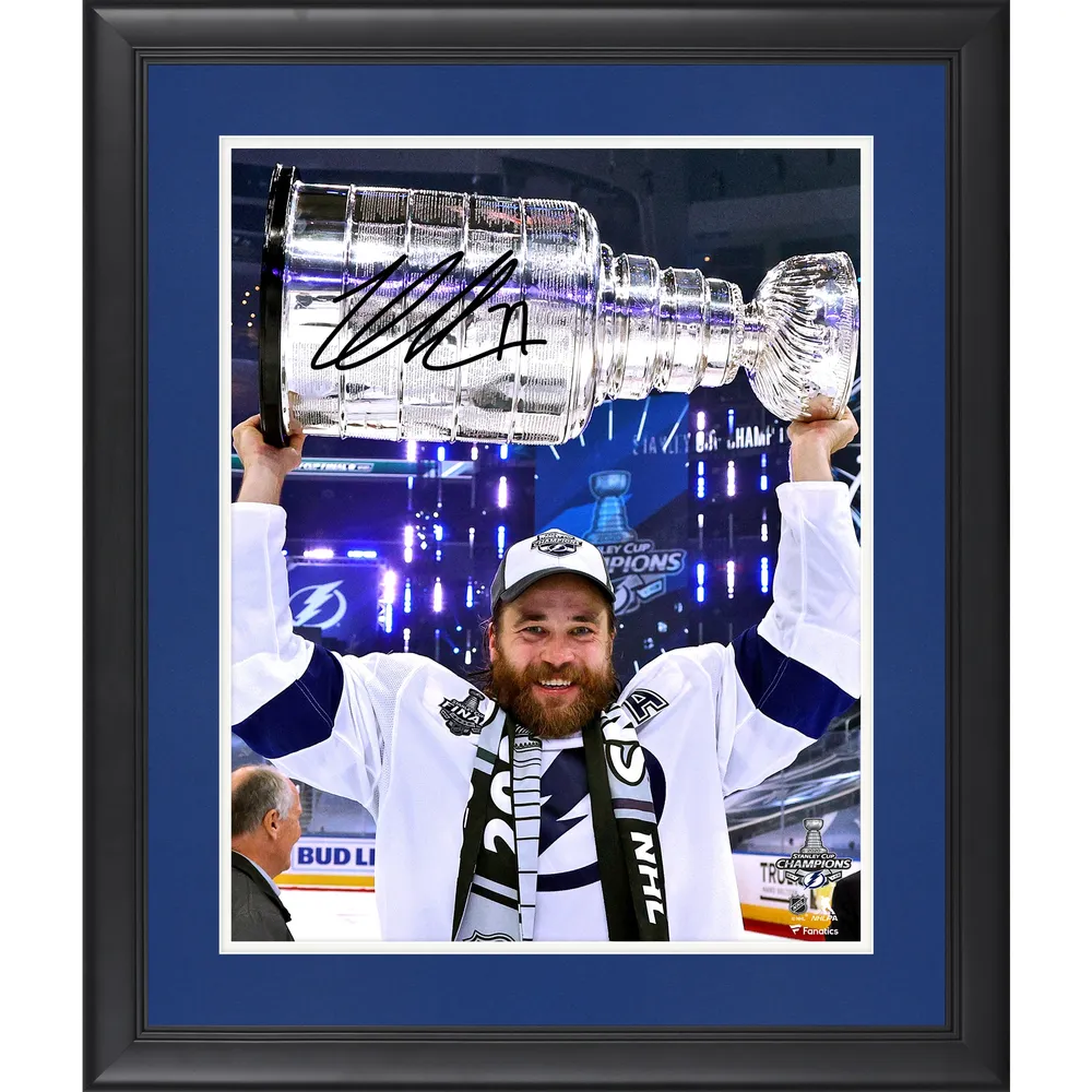 Lids Victor Hedman Tampa Bay Lightning Fanatics Authentic Autographed 8'' x  10'' Blue Jersey Celebrating Photograph