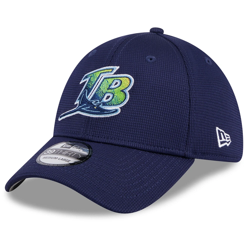 Casquette flexible 39THIRTY d'entraînement au bâton des Rays de Tampa Bay 2024 New Era pour hommes, bleu marine