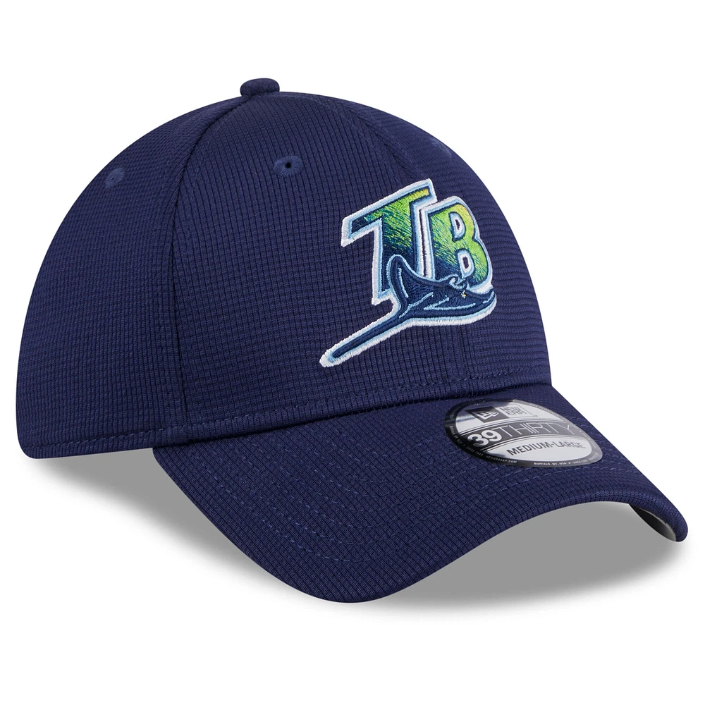 Casquette flexible 39THIRTY d'entraînement au bâton des Rays de Tampa Bay 2024 New Era pour hommes, bleu marine