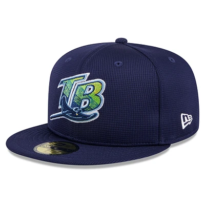 Casquette ajustée 59FIFTY d'entraînement au bâton des Rays de Tampa Bay 2024 New Era pour hommes, bleu marine