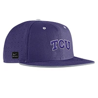 Casquette de baseball ajustée Nike TCU Horned Frogs 2025 violette pour homme On-Field True Performance