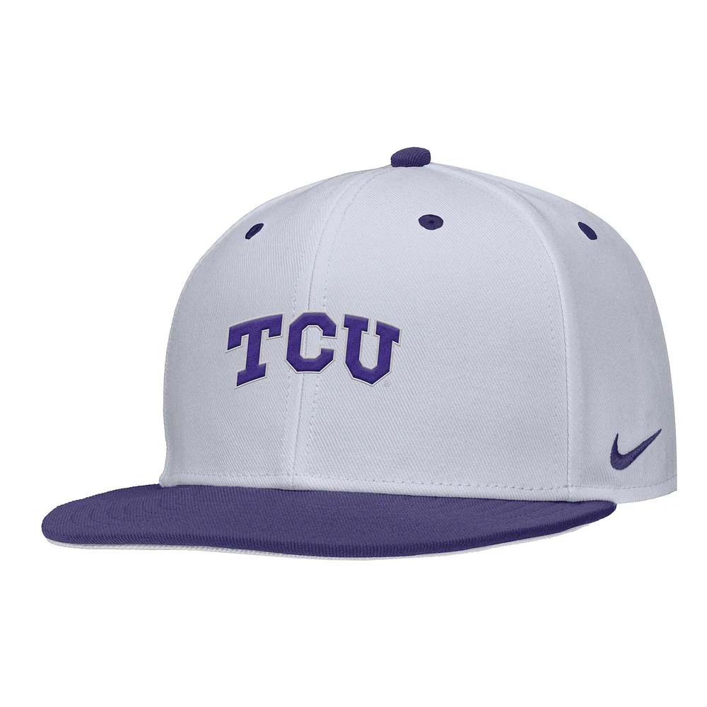Casquette de baseball Nike blanche pour homme TCU Horned Frogs On-Field Performance