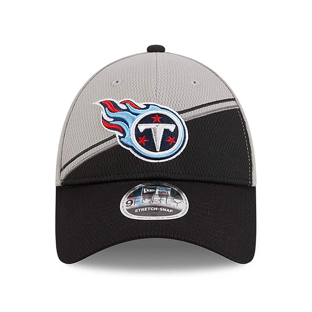 Casquette réglable 9FORTY Sideline 2023 Sideline 9FORTY des Tennessee Titans New Era pour homme, gris/noir