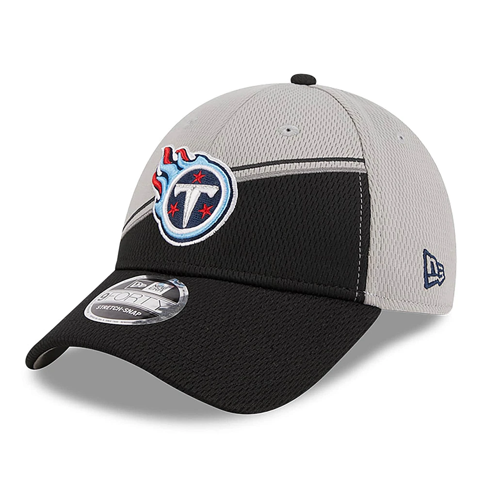 Casquette réglable 9FORTY Sideline 2023 Sideline 9FORTY des Tennessee Titans New Era pour homme, gris/noir