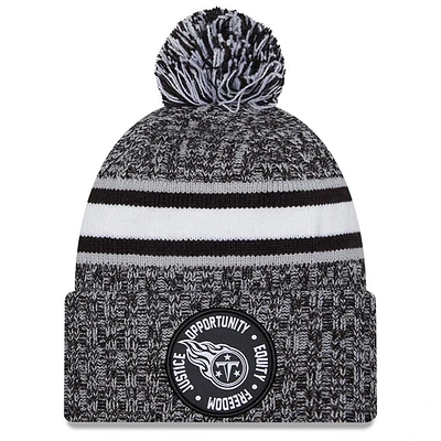 Bonnet en tricot à revers Inspire Change 2023 New Era Heather Black Tennessee Titans pour hommes avec pompon