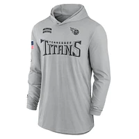 T-shirt à capuche léger et performant manches longues Nike Tennessee Titans 2024 Salute to Service pour homme, gris