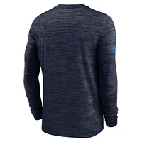 T-shirt Nike bleu marine Tennessee Titans Sideline Velocity Performance à manches longues pour homme