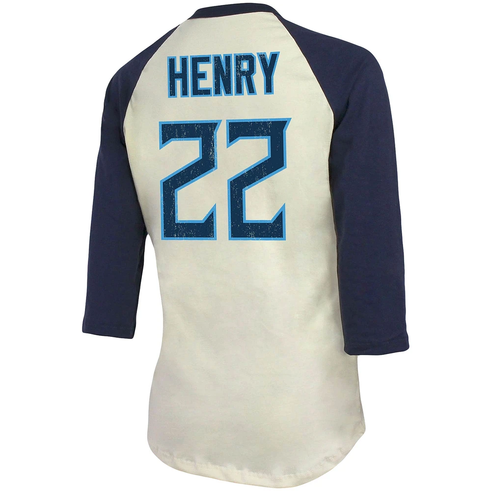 T-shirt ajusté à manches 3/4 pour femme Majestic Threads Derrick Henry crème/marine Tennessee Titans Player Raglan Name & Number