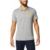 Polo omni-ombre Columbia Tennessee Volunteers Tech Trail gris pour homme