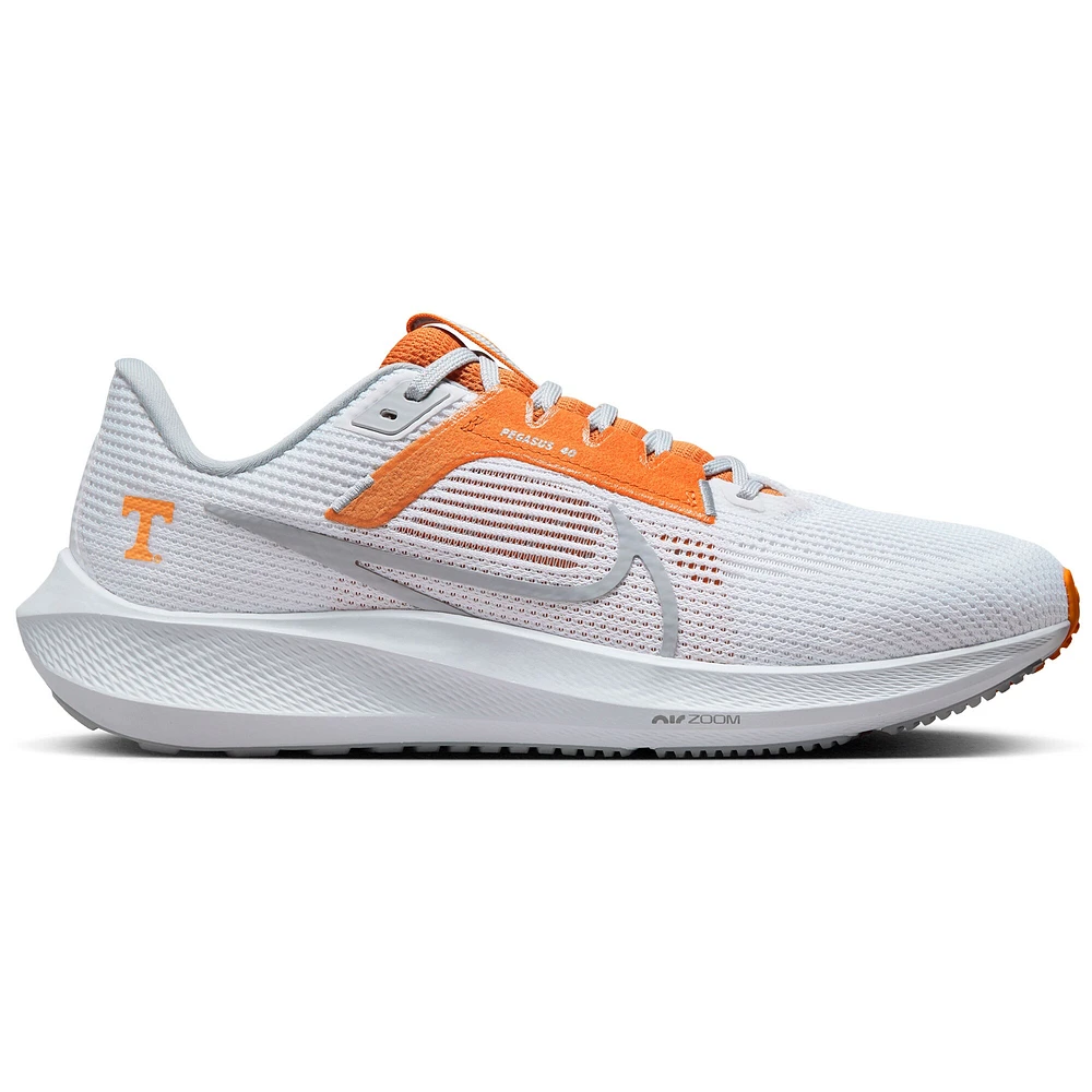 Chaussure de course unisexe Nike Tennessee Volunteers Zoom Pegasus 40 blanche