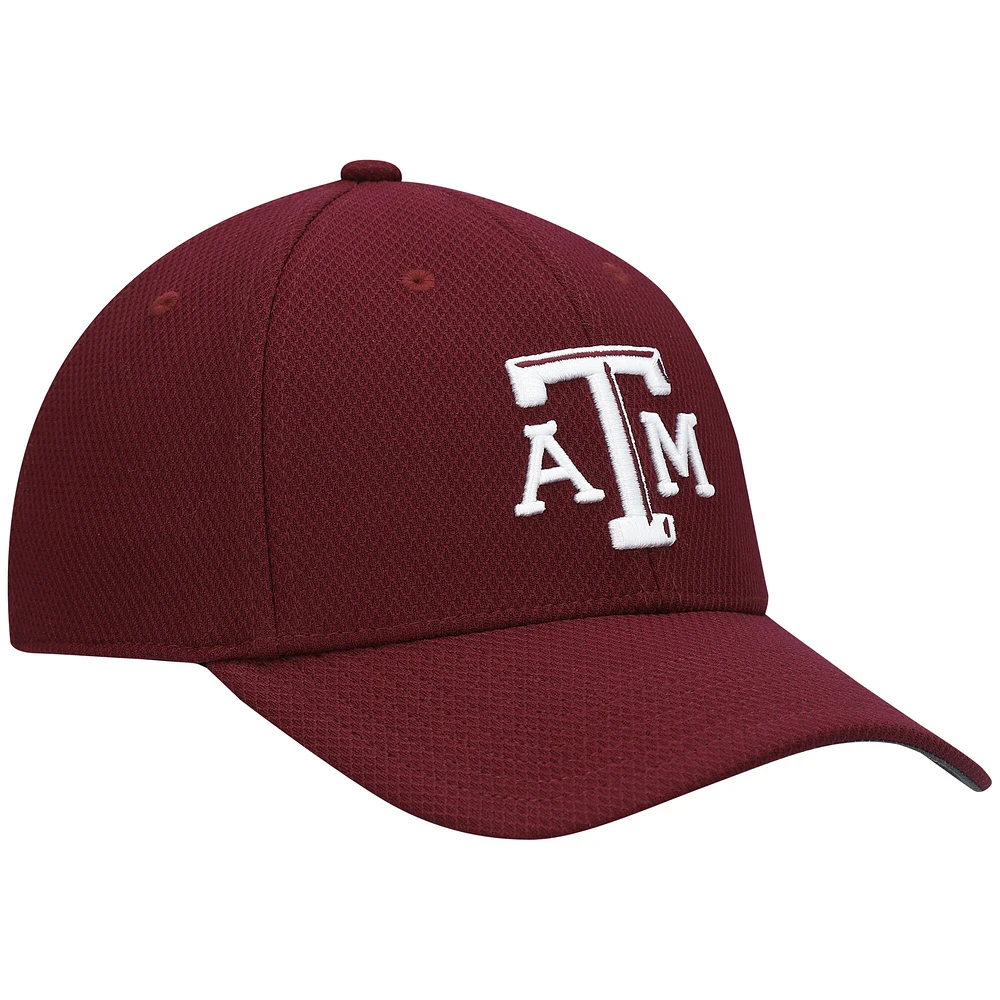 Casquette AEROREADY Flex pour entraîneurs de la ligne touche adidas Maroon Texas A&M Aggies 2021 homme