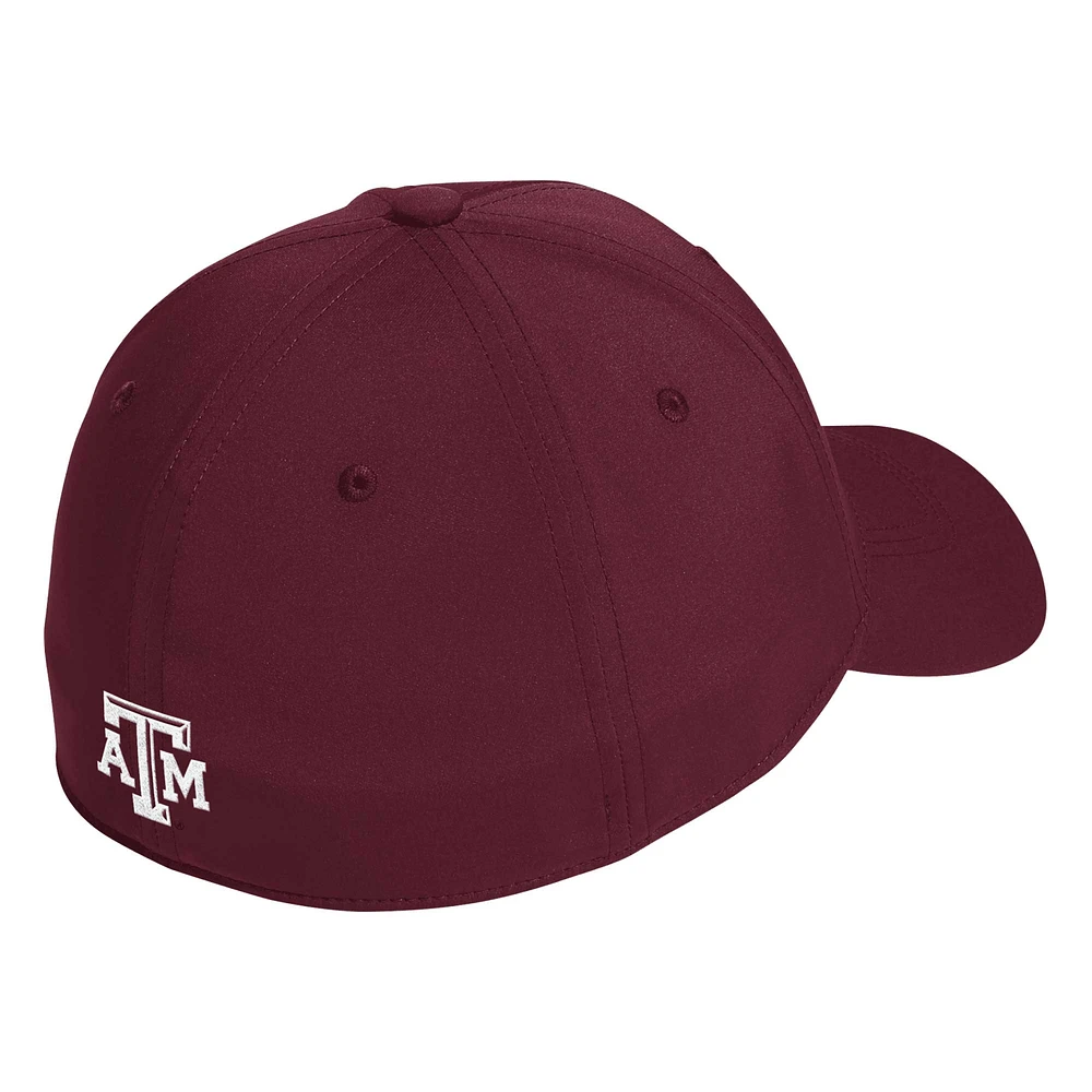 Casquette flexible avec logo de vestiaire pour hommes adidas Maroon Texas A&M Aggies