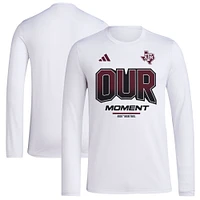 T-shirt à manches longues unisexe adidas Texas A&M Aggies 2024 On-Court Bench Our Moment