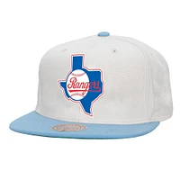 Casquette snapback basique Mitchell & Ness blanche Texas Rangers Cooperstown Collection pour homme