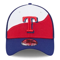 Casquette d'entraînement de printemps 39THIRTY Flex pour homme New Era rouge/bleu royal Texas Rangers 2025