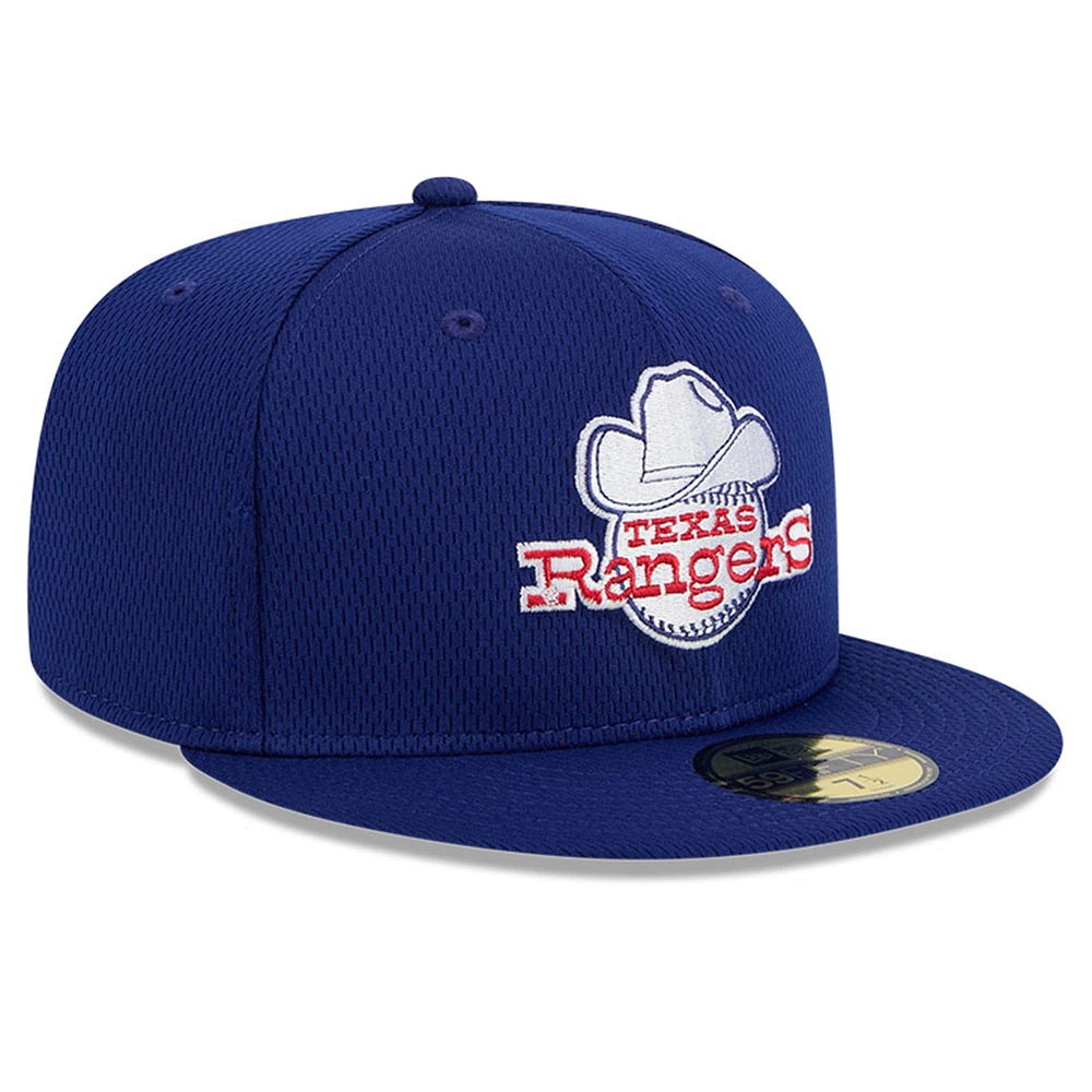 Casquette ajustée MLB Clubhouse 59FIFTY 2025 Royal Texas Rangers de New Era pour homme