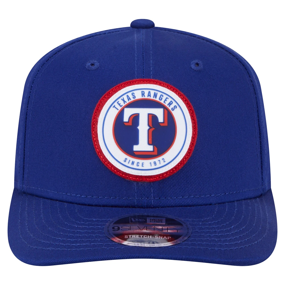 Casquette extensible à bouton-pression New Era Royal Texas Rangers Circle Patch 9SEVENTY pour homme