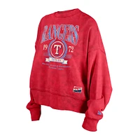 Pull ras du cou en polaire délavé aux enzymes rouge Texas Rangers de New Era pour femme