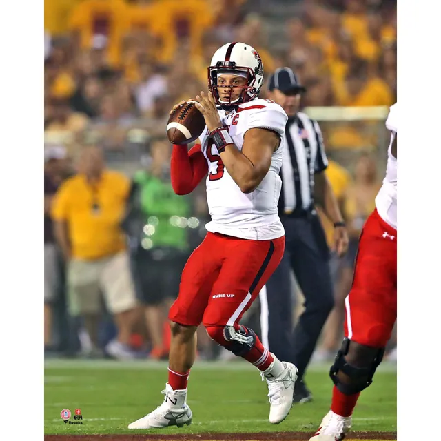 Patrick Mahomes Texas Tech Red Raiders Unsigned White Jersey Avoiding Sack  Photograph