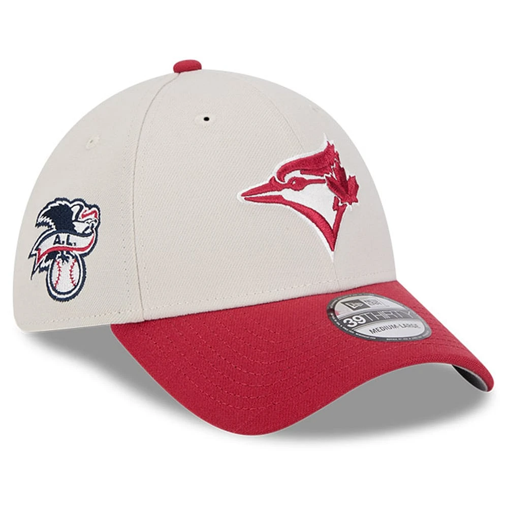 Casquette flexible 39THIRTY du 4 juillet 2024 des Blue Jays de Toronto New Era kaki/rouge pour hommes