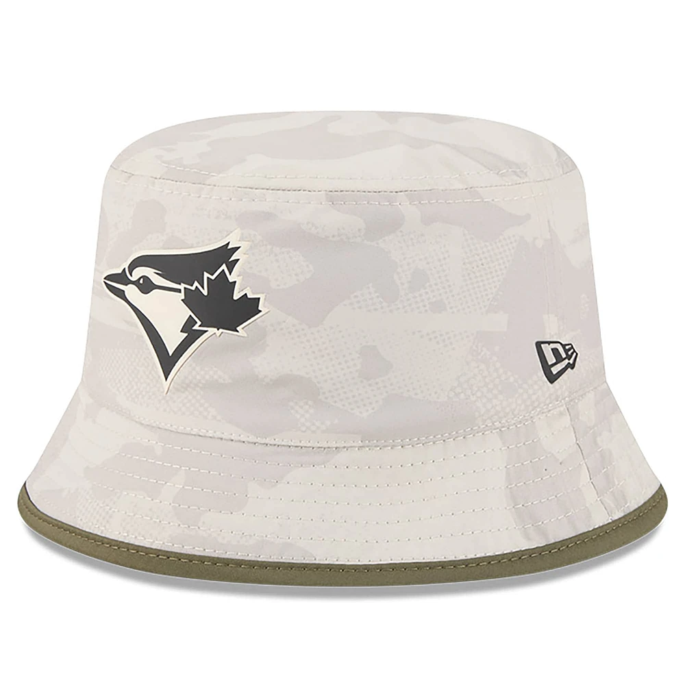 Bob beige clair New Era pour homme, Journée des forces armées 2025 des Blue Jays de Toronto
