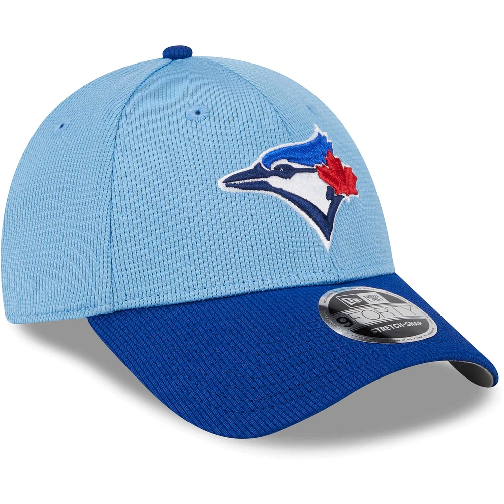 Casquette ajustable 9FORTY pour hommes, bleu poudre, Toronto Blue Jays 2024, entraînement au bâton sur le terrain, New Era