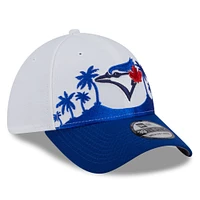 Casquette New Era 39THIRTY Flex blanche/bleue pour homme, édition printemps 2025 des Blue Jays de Toronto