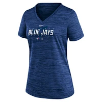 T-shirt à encolure en V Velocity Practice Performance Nike Royal Toronto Blue Jays Authentic Collection pour femme