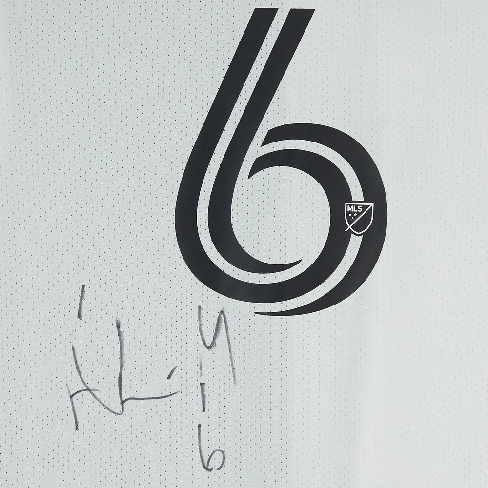 Maillot blanc dédicacé #6 du Toronto FC par Aime Mabika lors de la saison 2023 de la MLS