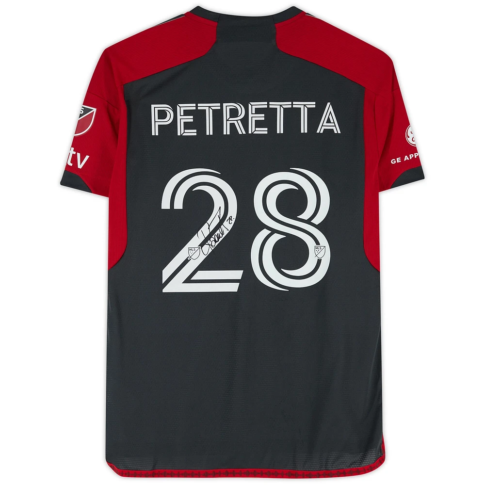 Maillot noir #28 autographié par Raoul Petretta du Toronto FC lors de la saison 2023 de la MLS