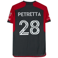 Maillot noir #28 autographié par Raoul Petretta du Toronto FC lors de la saison 2023 de la MLS