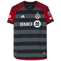 Maillot noir #28 autographié par Raoul Petretta du Toronto FC lors de la saison 2023 de la MLS
