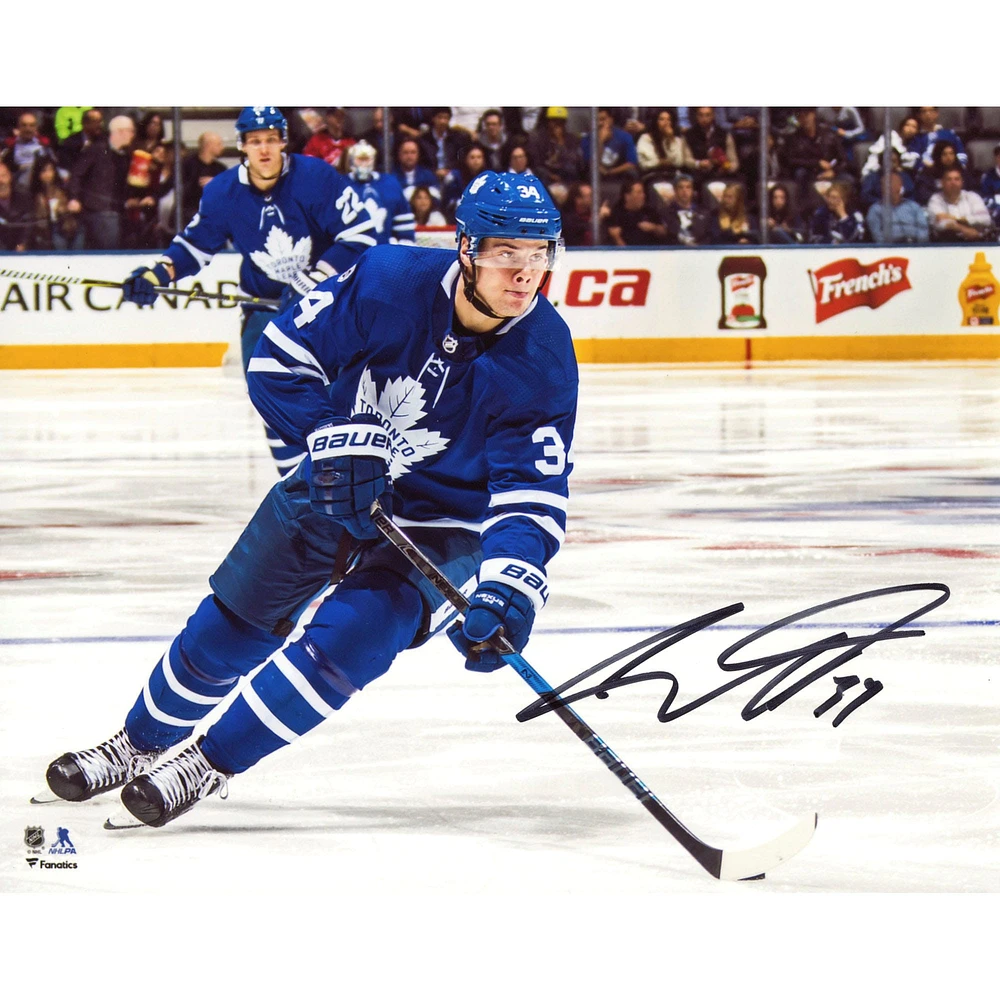 Patinage autographié des Maple Leafs de Toronto d'Auston Matthews de 8 po x 10 po avec une photo de rondelle