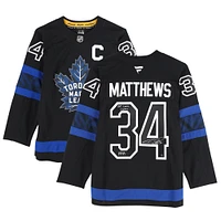 Maillot Fanatics alternatif noir autographié par Auston Matthews des Maple Leafs de Toronto avec inscriptions « 26th Leafs Captain » et « PAPI » - Édition limitée à 10 exemplaires