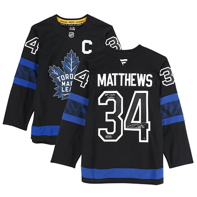 Maillot Fanatics alternatif noir autographié par Auston Matthews des Maple Leafs de Toronto avec inscriptions « 26th Leafs Captain » et « PAPI » - Édition limitée à 10 exemplaires