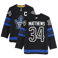 Maillot Fanatics alternatif noir autographié par Auston Matthews des Maple Leafs de Toronto avec inscriptions « 26th Leafs Captain » et « PAPI » - Édition limitée à 10 exemplaires