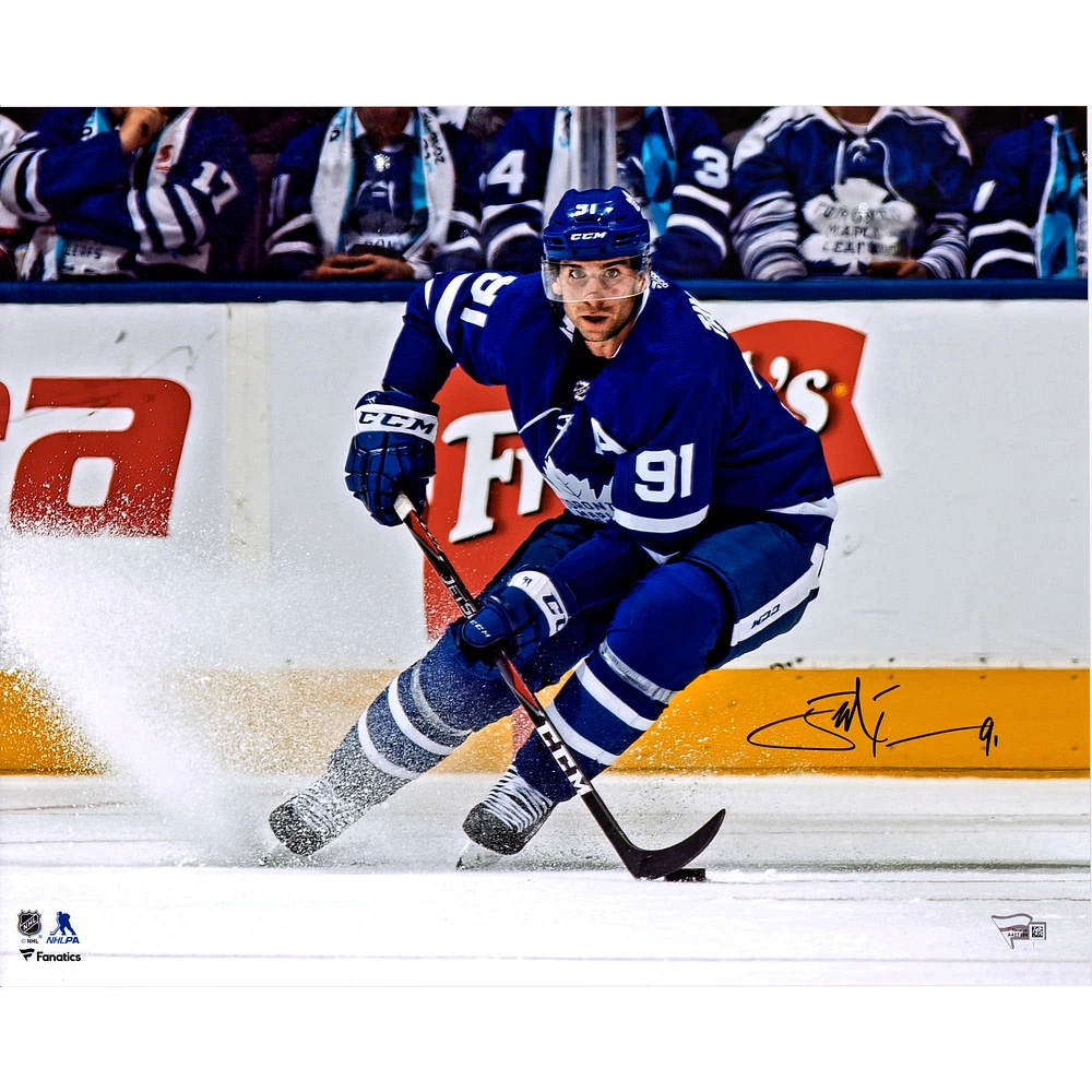 John Tavares Toronto Maple Leafs Photographie de tournage autographiée de 16 "x 20" en maillot bleu