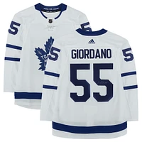 Maillot blanc authentique Adidas autographié par Mark Giordano des Maple Leafs de Toronto