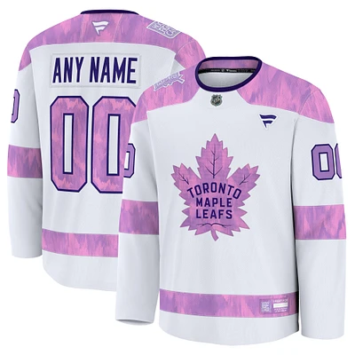 Maillot d'entraînement personnalisé pour hommes Fanatics White Toronto Maple Leafs 2024 Hockey Fights Cancer