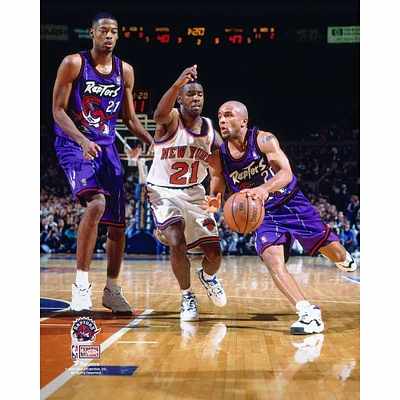 Photographie non signée de Damon Stoudamire, joueur Toronto Raptors, au volant