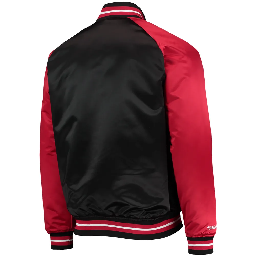 Mitchell & Ness pour homme Noir/Rouge Toronto Raptors Hardwood Classics Reload 3.0 Raglan Full-Snap Satin Jacket