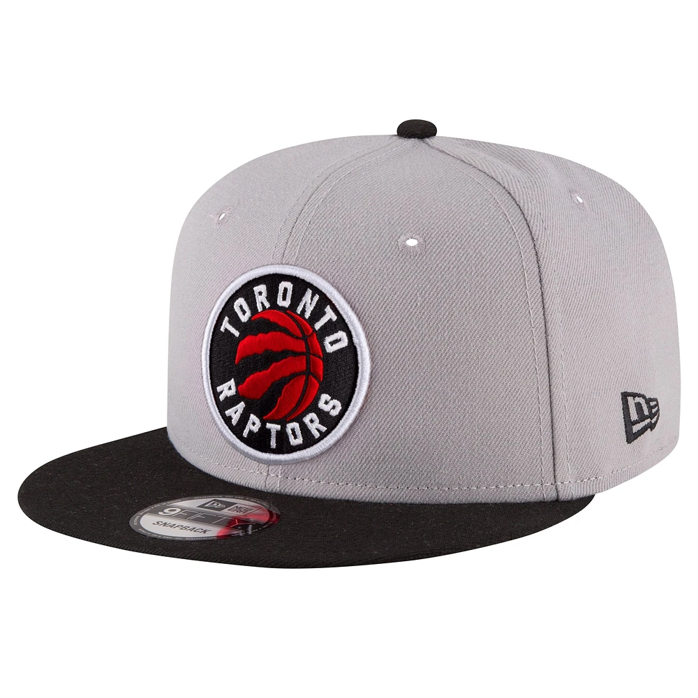 Casquette Snapback 9FIFTY couleur officielle de l'équipe des Toronto Raptors New Era pour hommes, gris/noir