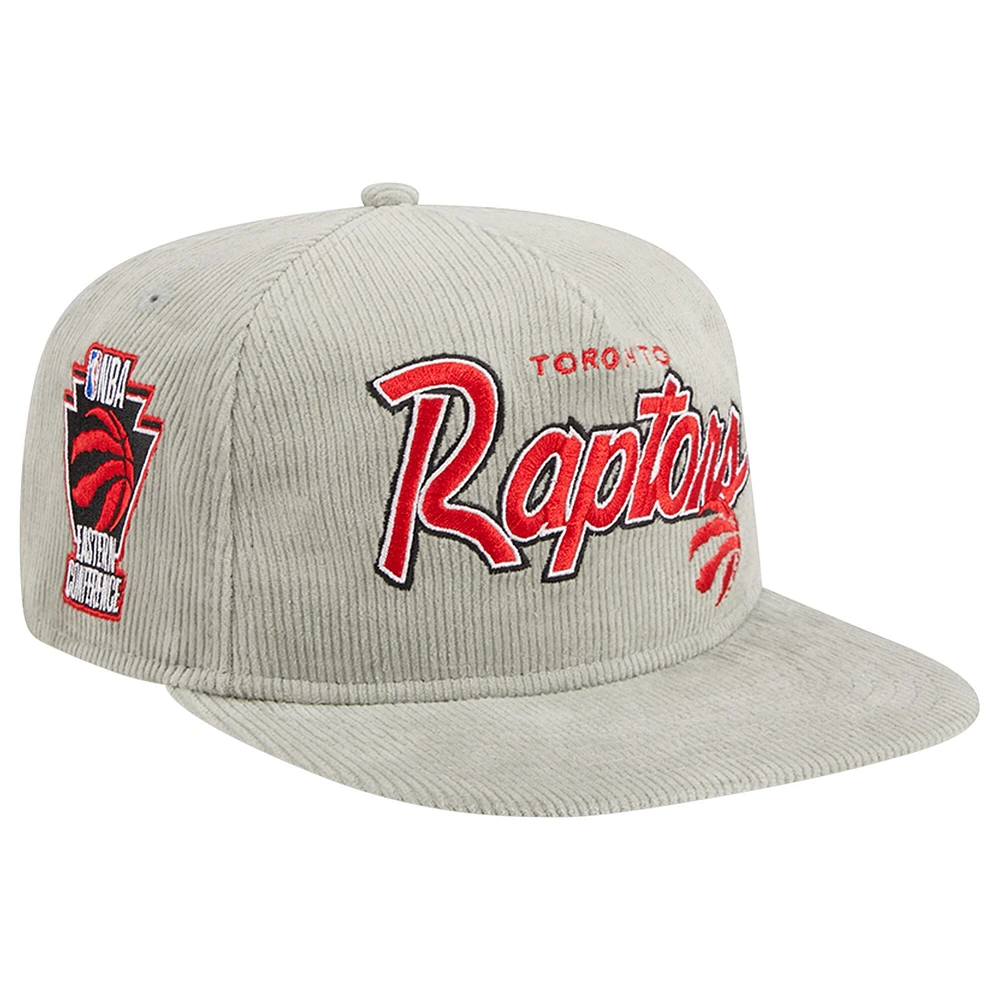 Casquette ajustable de golfeur en velours côtelé Toronto Raptors New Era pour homme, gris