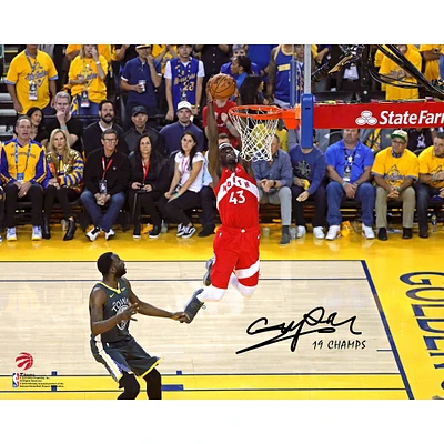 Dunk autographié de 16" x 20" de Pascal Siakam des Toronto Raptors lors du sixième match des finales NBA 2019 avec l'inscription "19 Champs" -