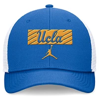 Casquette ajustable Jordan Brand bleu/blanc UCLA Bruins 2024 Sideline Trucker pour homme